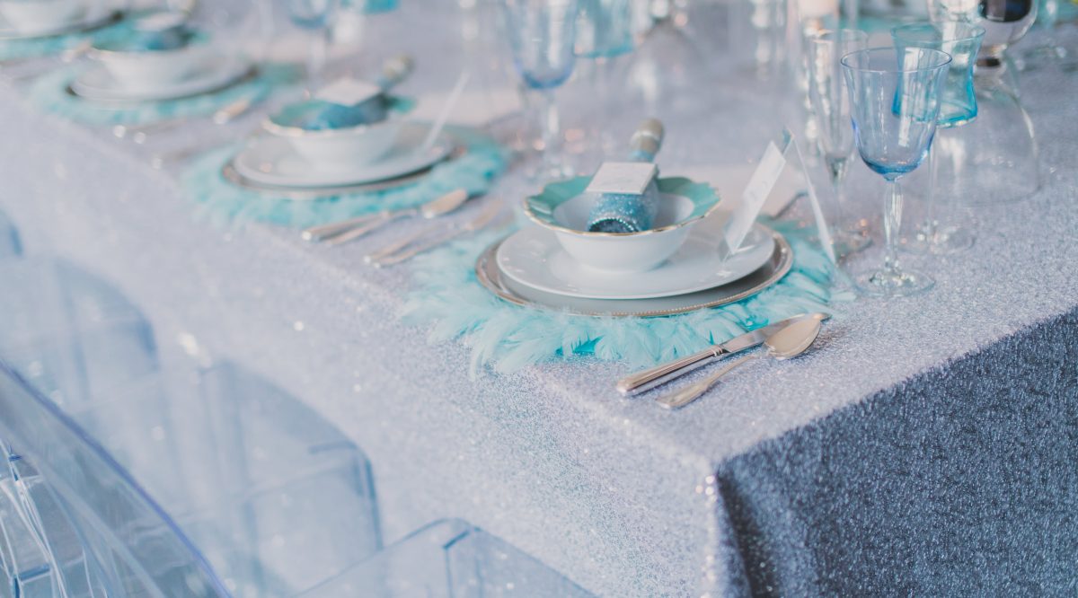 How To Pick The Right Size Table Linen For Your Wedding Reception